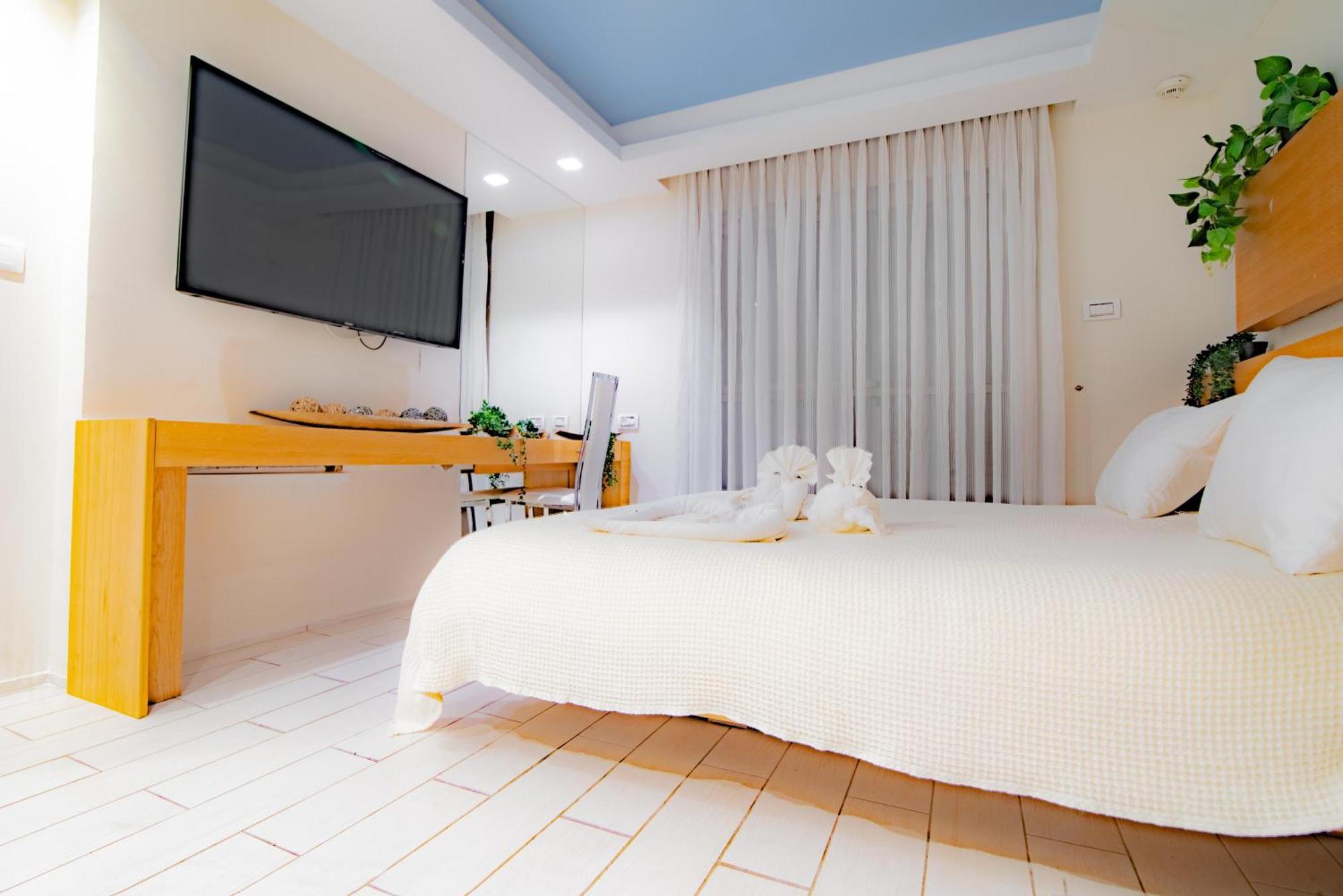 Almogim Suites Eilat Hotel (Adults Only) Exterior photo